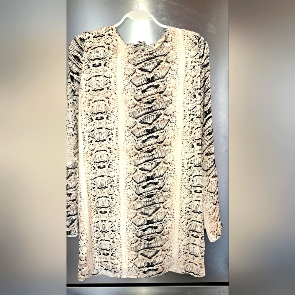 Aakaa Anthropologie Janela Shift Dress Snake Skin Flare Slit Slv Lined Open Back